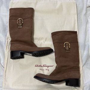 Worn Salvatore Ferragamo women’s boots 👢 size 6.5